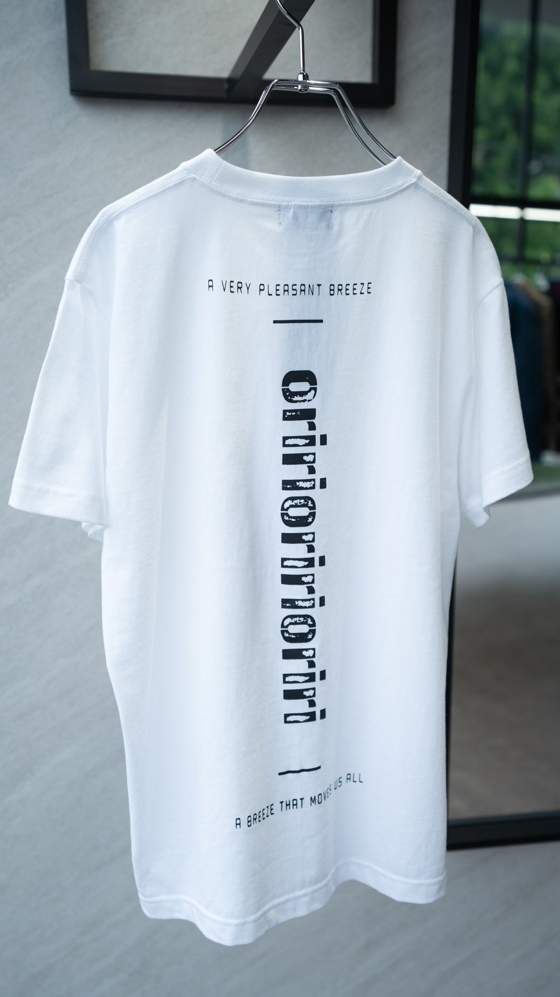 バックプリントTシャツ