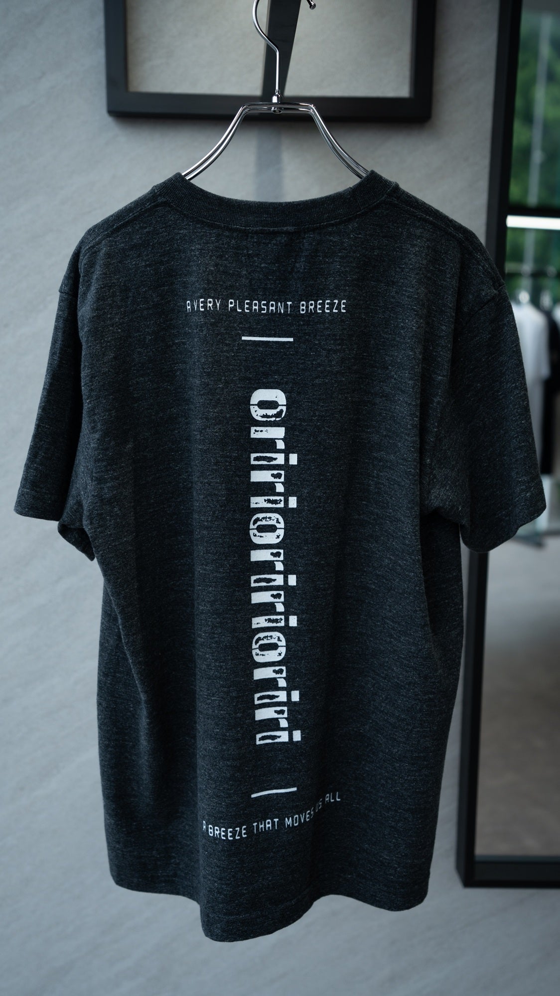 バックプリントTシャツ
