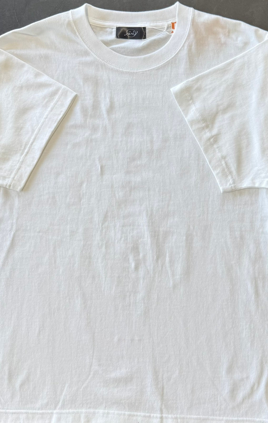 バックプリントTシャツ